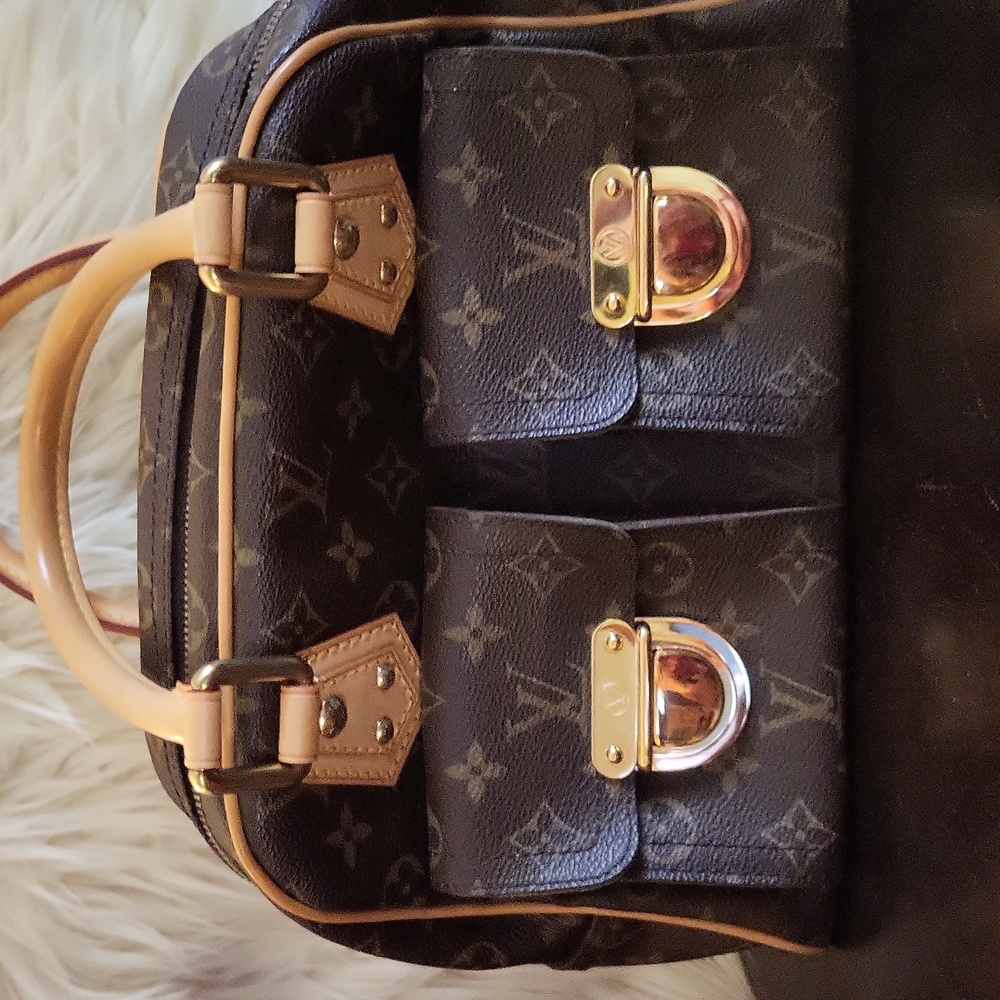 LOUIS VUITTON 🎀 EXCELLENT CONDITION 🩵DISCONTINUED 💄**MANHATTAN PM**💄